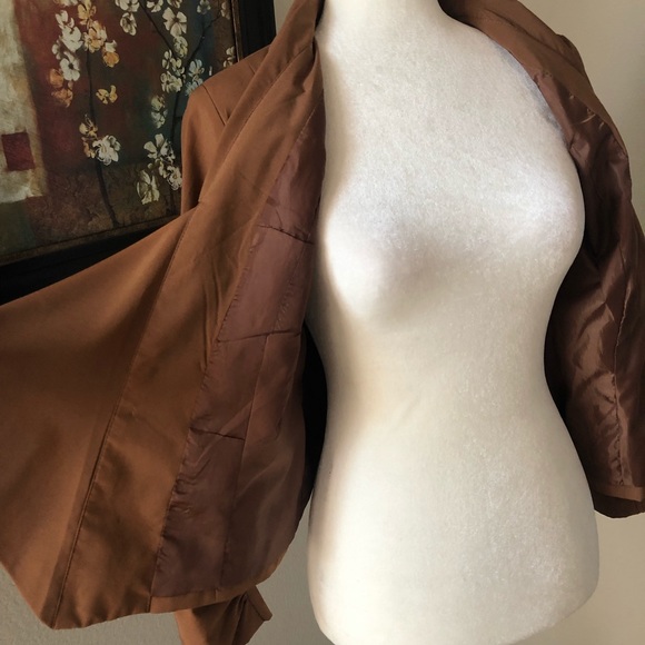 3/25 or 2/20! Cropped Blazer Sz LG - Picture 5 of 10